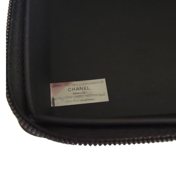 Chanel Patent Rectangle Beauty Case w/Ribbon - Picture 3 of 3